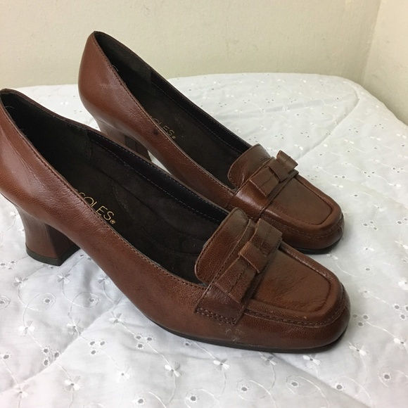 Aerosole dark tan leather pump size 6M - Picture 2 of 8